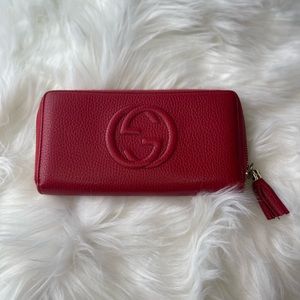 Beautiful authentic Red Gucci Soho zip around wallet